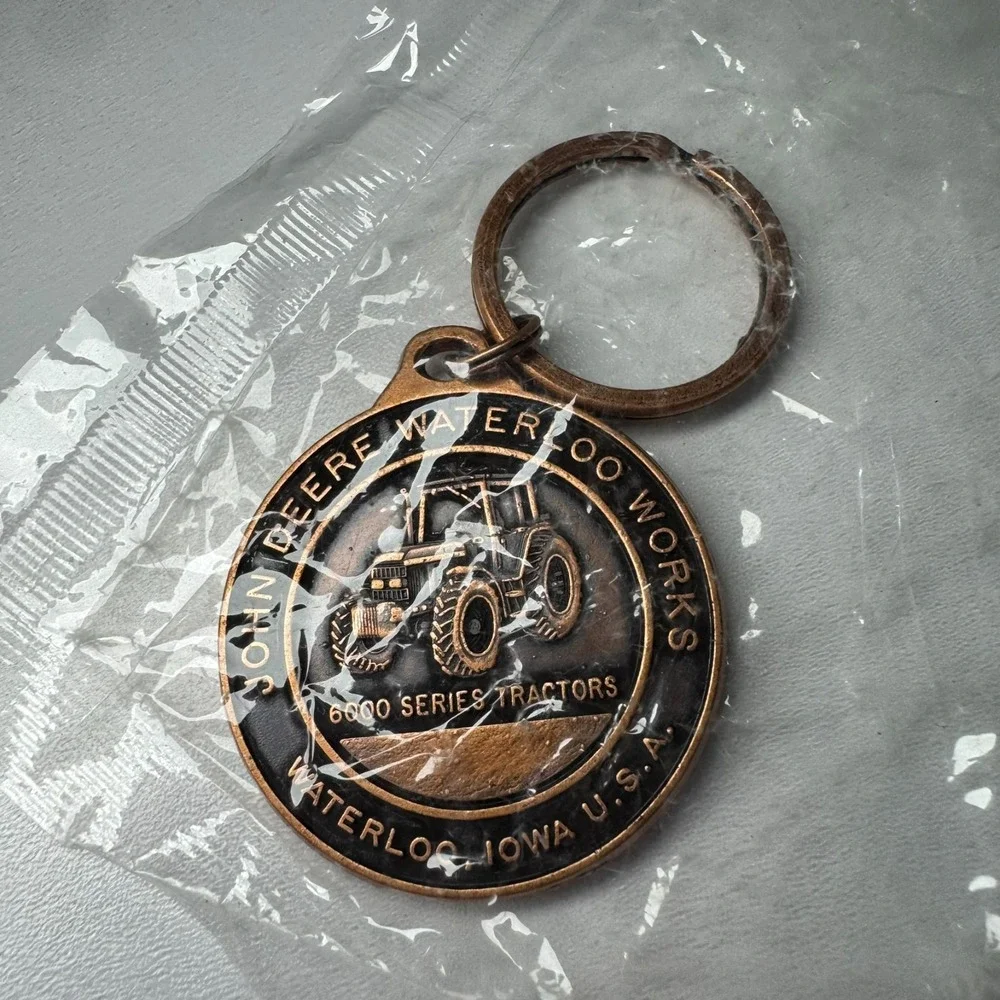 John Deere Keychain Key Ring Waterloo Works 8000 Series Tractor Iowa USA New‎